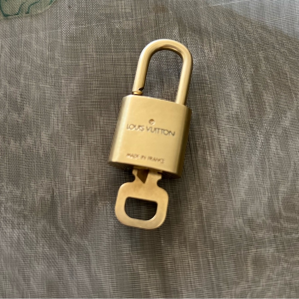 LV lock and key #311 - Picture 3 of 3